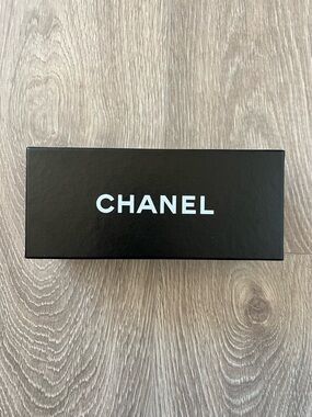 Chanel Box (BB77)